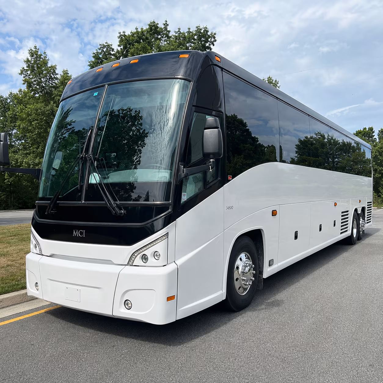 airport shuttle buses between warren hotels and dtw