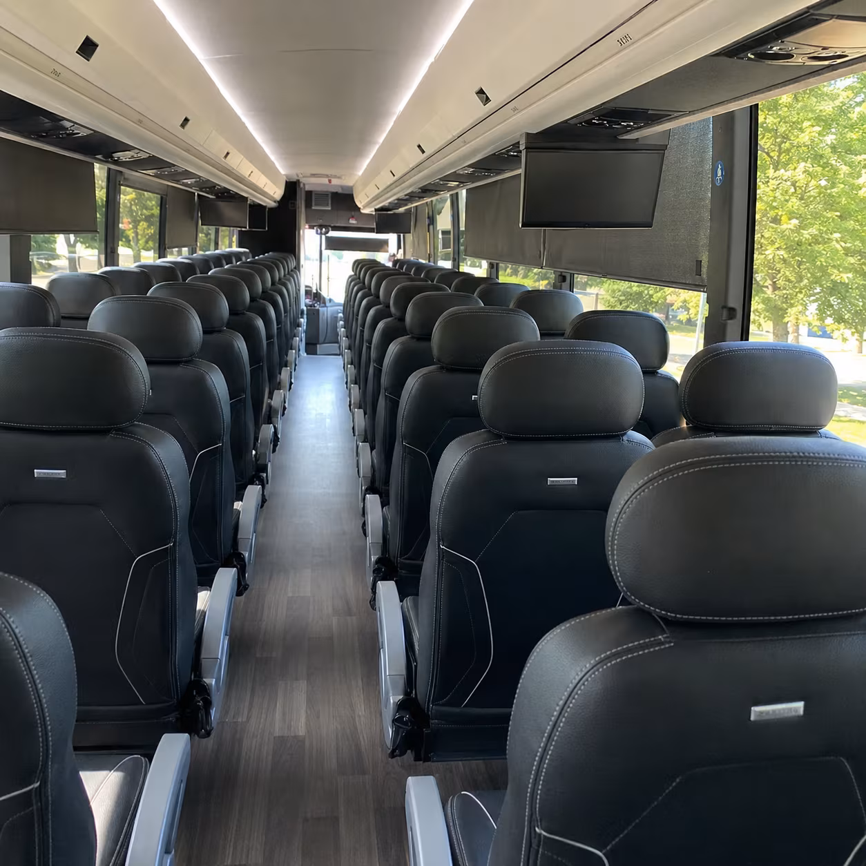 long distance charter bus service from warren to chicago and the midwest