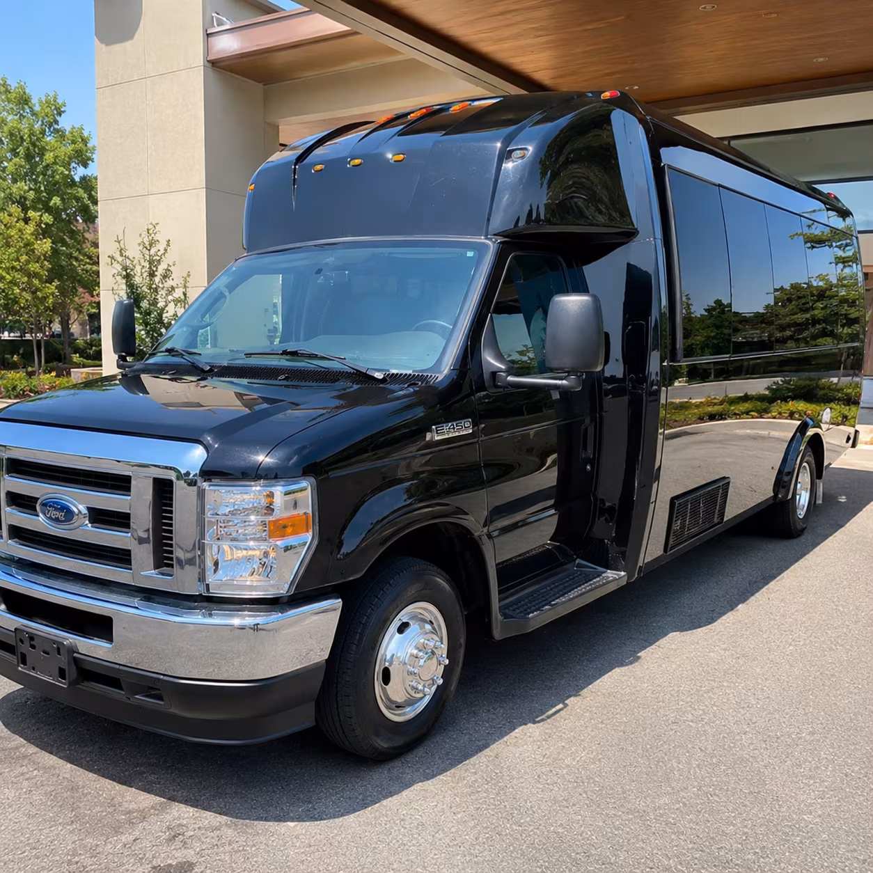 party bus rentals for warren area proms at macomb county venues