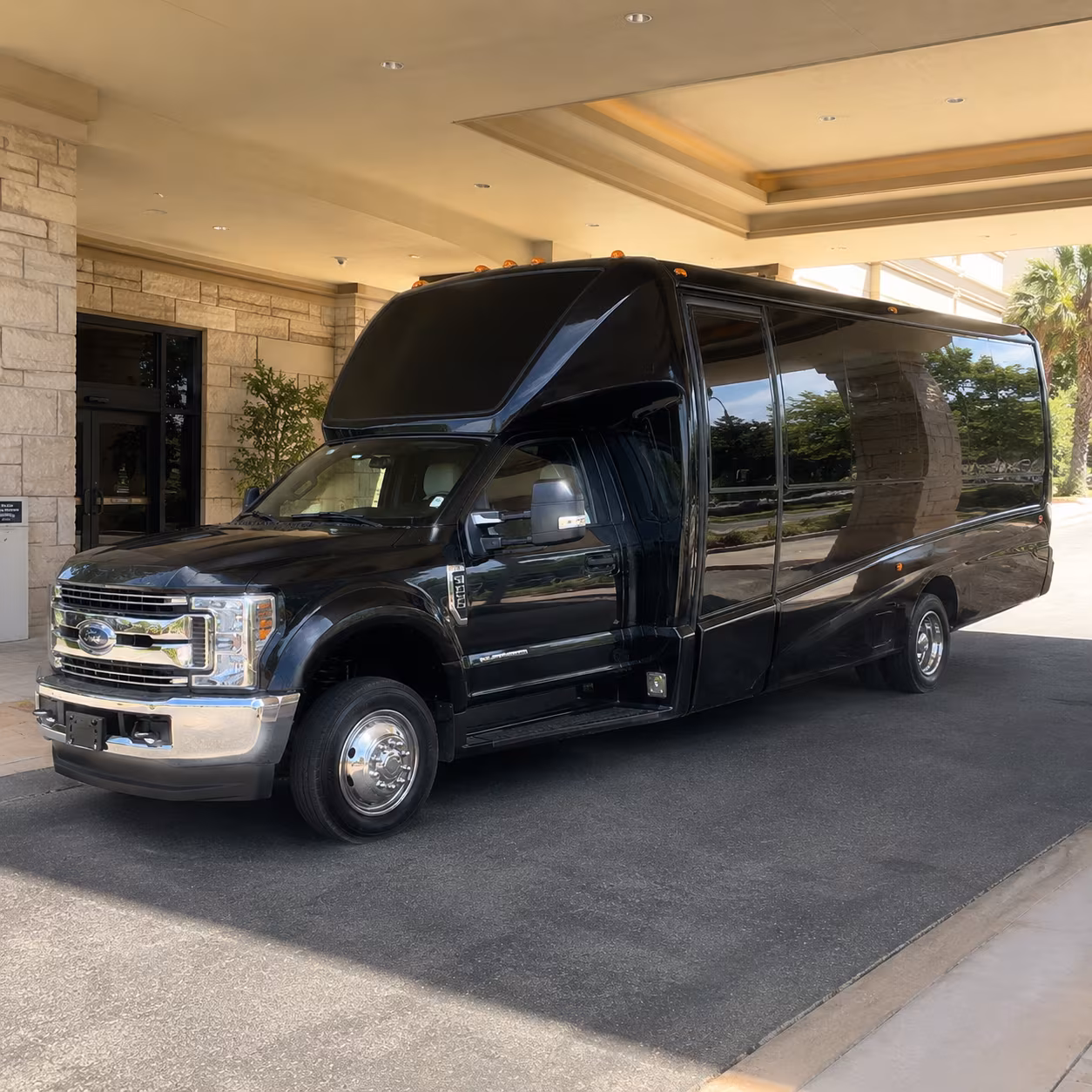 party buses to pine knob music theatre concerts