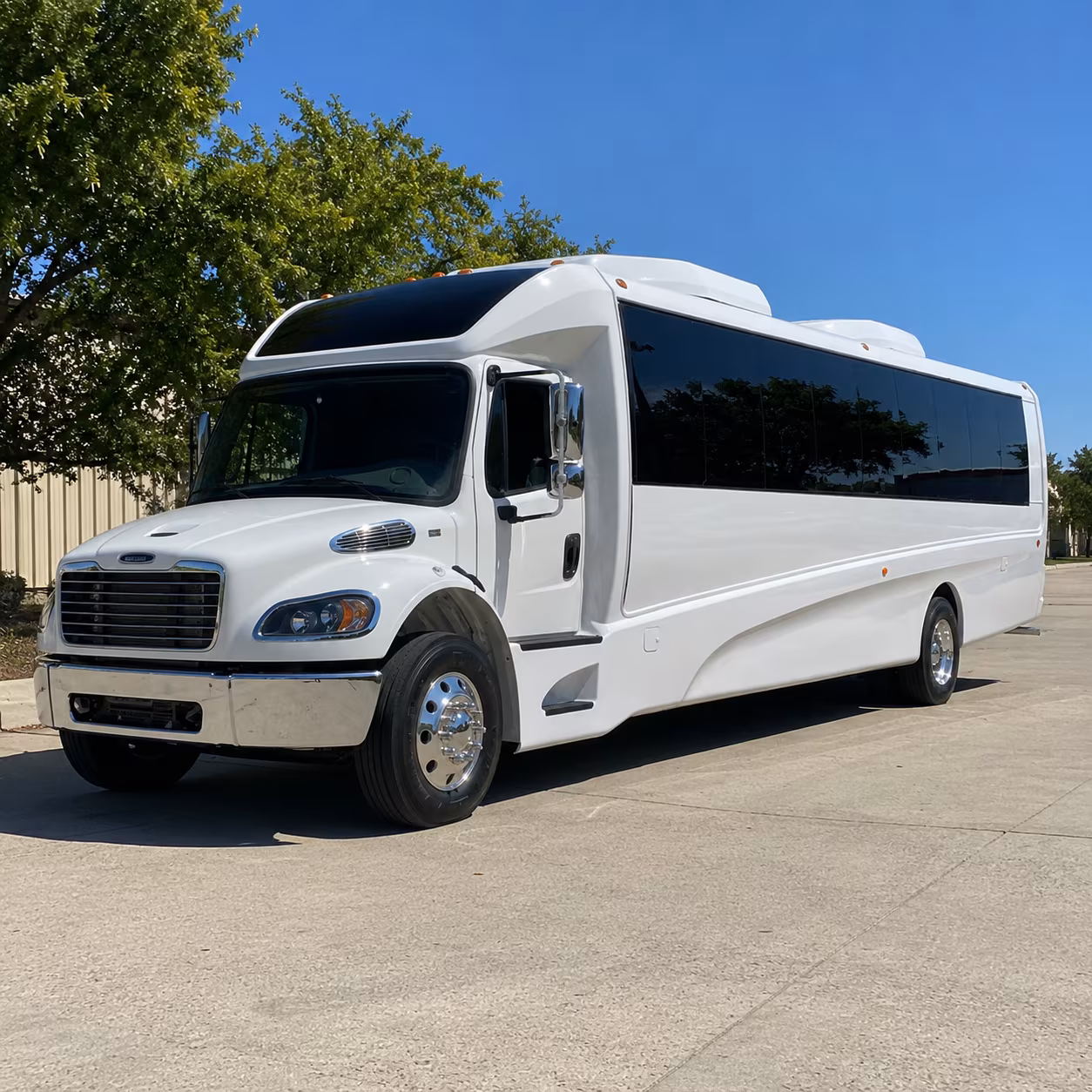 warren 20 passenger minibus